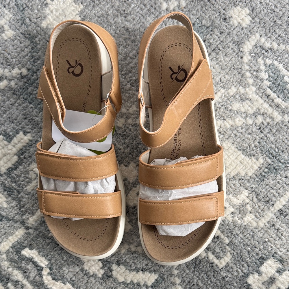 Chic Comfort Tan Sandals for Women